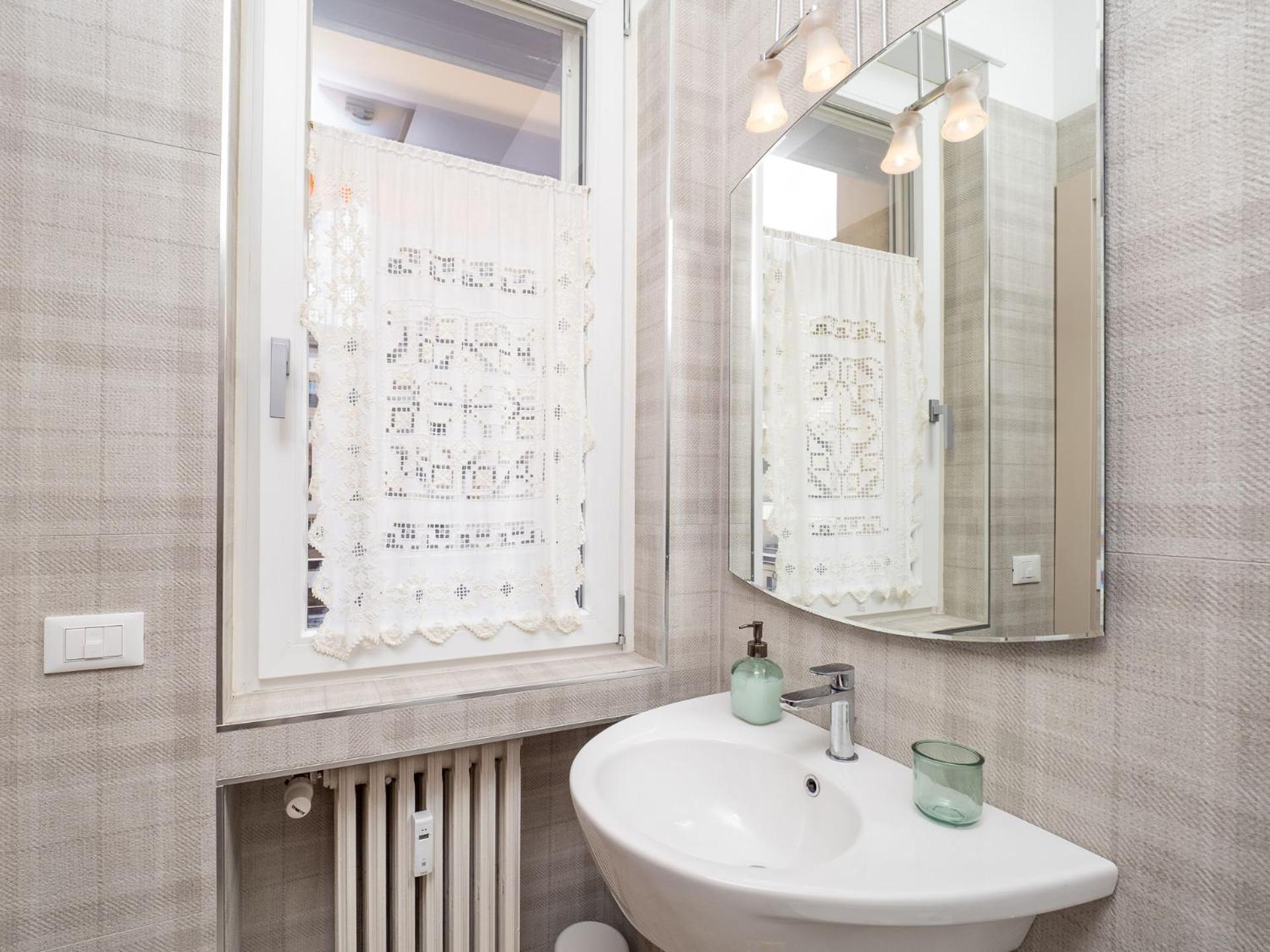 Stylish Flat With Balcony - 15 Min To Duomo Daire Milano Dış mekan fotoğraf
